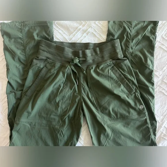 Lululemon Dance Studio Mid-Rise Pant
Regular Green Athletic Sz 4 GUC - Picture 4 of 10